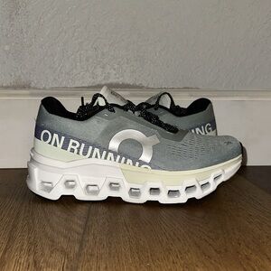 Women’s On Cloudmonster 2
